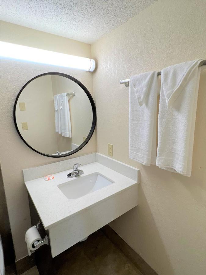 James River Inn & Suites Newport News Extérieur photo