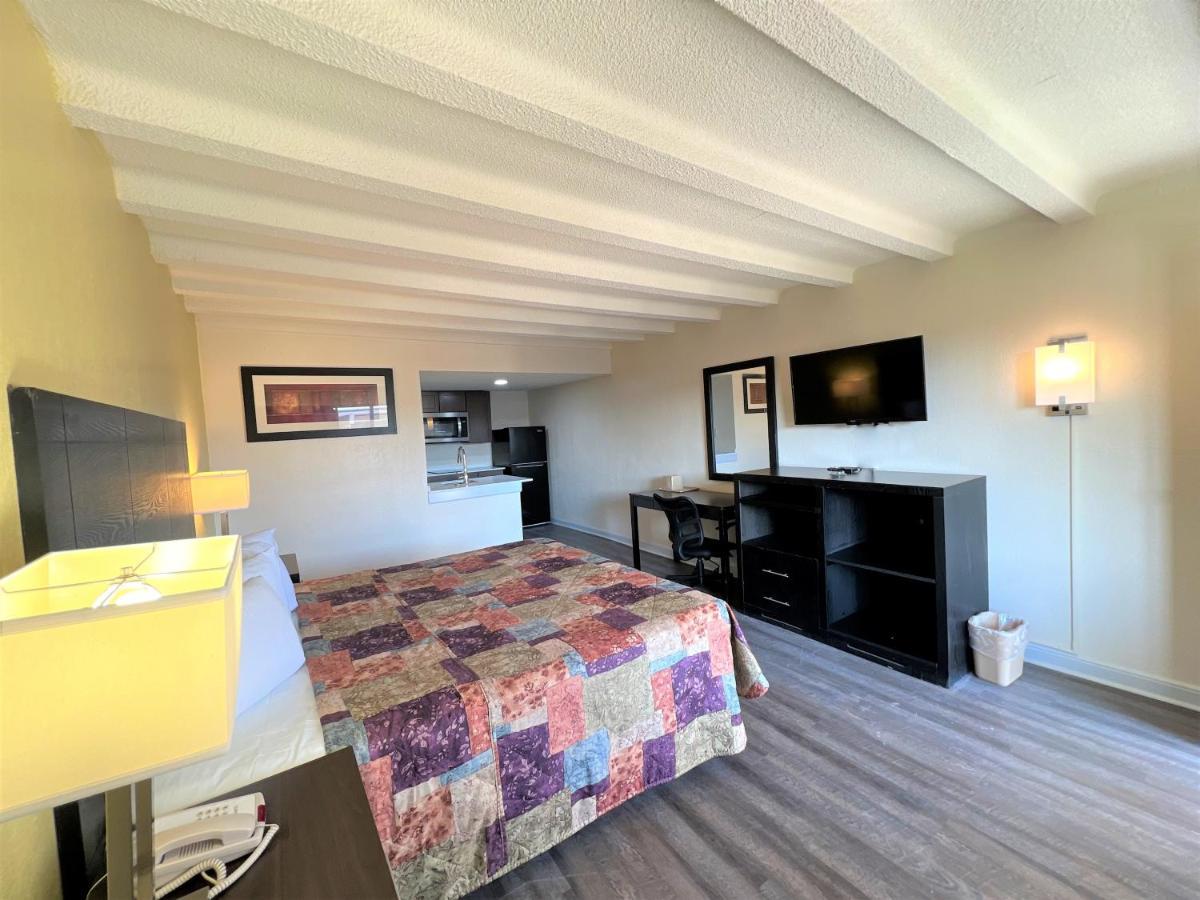 James River Inn & Suites Newport News Extérieur photo