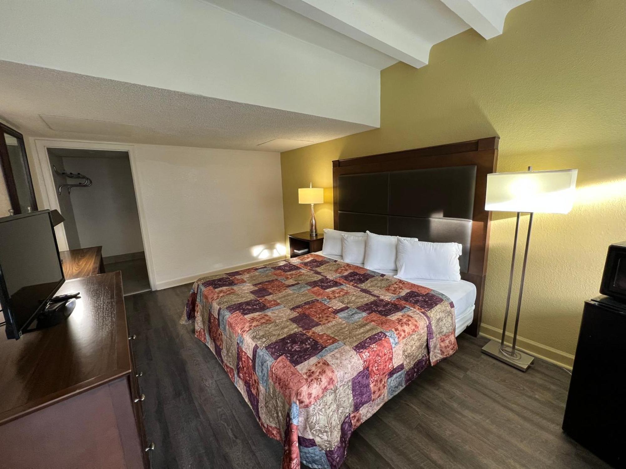 James River Inn & Suites Newport News Extérieur photo