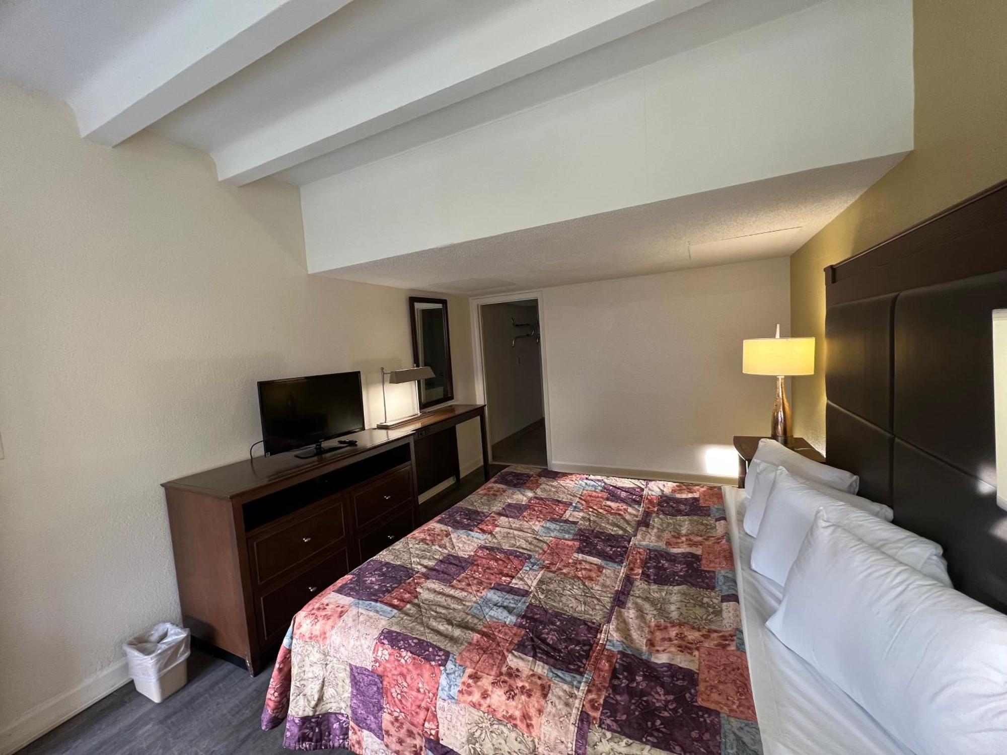 James River Inn & Suites Newport News Extérieur photo